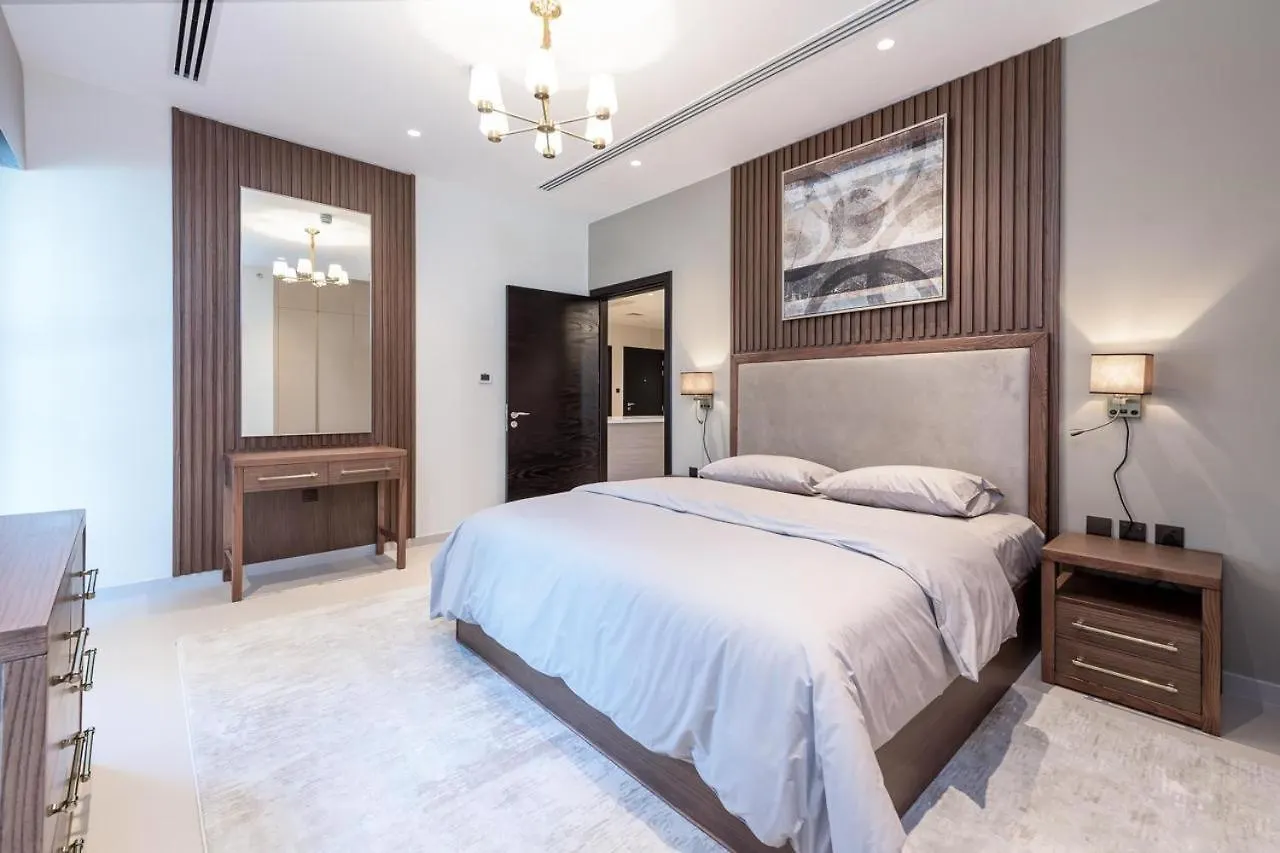 Spacious 1 Bhk With City Views Dubai Apartment
