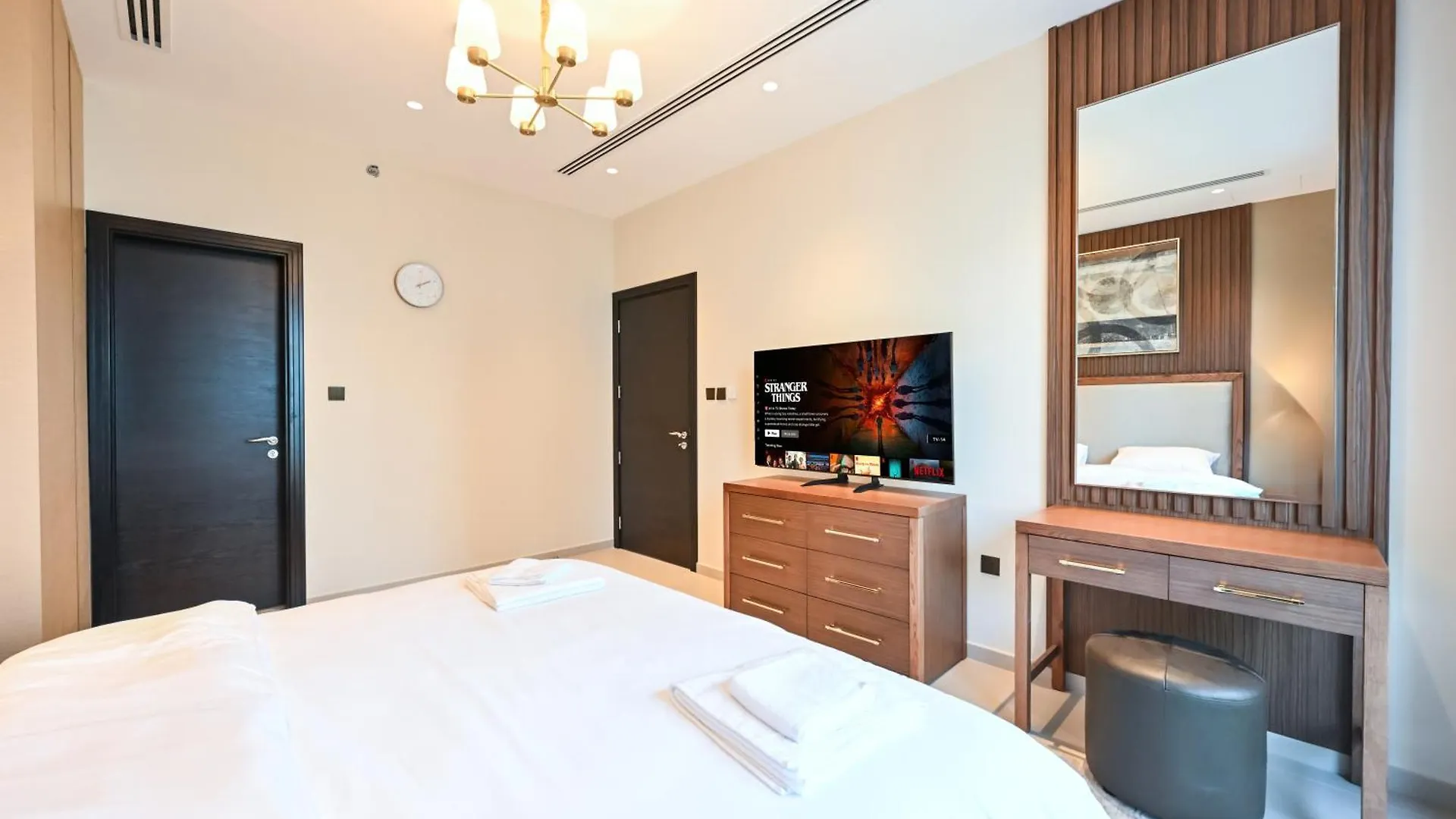 Spacious 1 Bhk With City Views Dubai Apartment